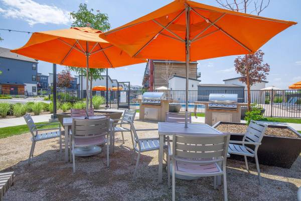$1,761 / 1br - 809ft2 - Vida flexible con acabados modernos en un barrio accesible a pie 😊 (9425 Twenty Mile Rd, Parker, CO)63679424100225122
