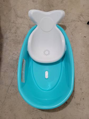 Baby bath tub. Fisher-price whale of a tub with removable seat. - $5 (Sammamish)63471360799491120