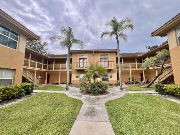$2,500 / 2br - Beautiful 2-Story 2 Master Bedrooms Condo/Townhome ~ Water included (West Palm Beach - 33417*)64049454246145120