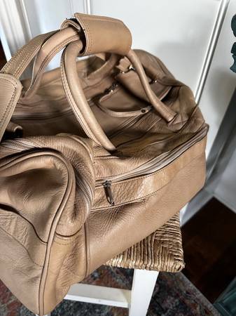 Bolsa deportiva de cuero - $95 (Bellingham)63435862100611122