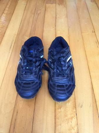 Kids Soccer Shoes Size 13 1/2 - $10 (Bay View)63471072012417120
