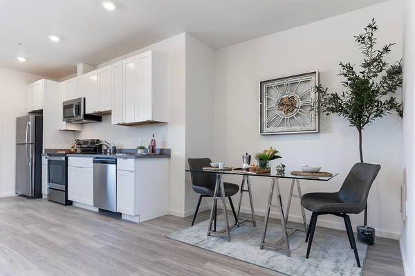 $1,770 / 2br - 720ft2 - 1830 Alemany – Where Style and Comfort Connect63928541645955122