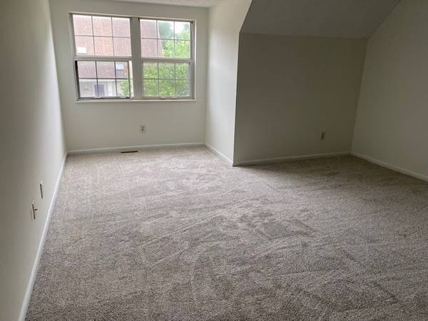 $1,595 / 2br - Quiet Condo end unit with backyard privacy and attached Garage63860363943043121