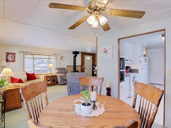 $85,000 / 2br - 1200ft2 - Make it yours! Manufactured in Grass Valley. 2 Beds, 2 Baths63952111337346124