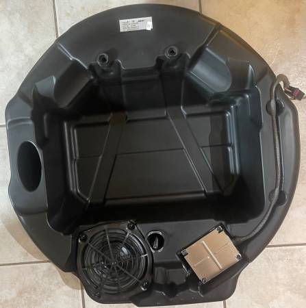 Caja de subwoofer Bose para Porsche Cayenne 2003-2006 - $25 (Castle Rock)63471176603265121