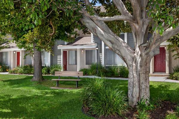 $3,445 / 3br - 1037ft2 - BBQ Area, Controlled Access Gated Community, Amazon HUB Parcel Locker (11622 Carmenita Rd, Whittier, CA)63701130247683123