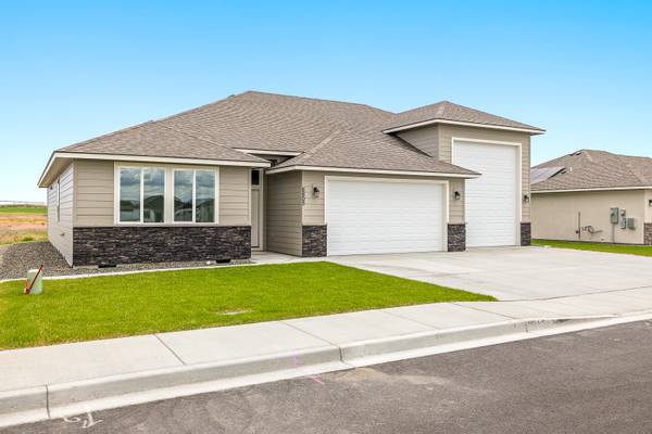 $529,900 / 3br - 1687ft2 - 🌿OPEN HOUSE | NEW PRICE! The Addison features an RV Bay! (Pasco)63686635066369121