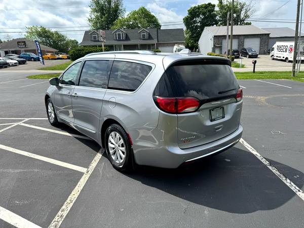¡¡2018 Chrysler Pacifica Touring L - Stow n Go!! - $13,995 (hillview)63621789008129123