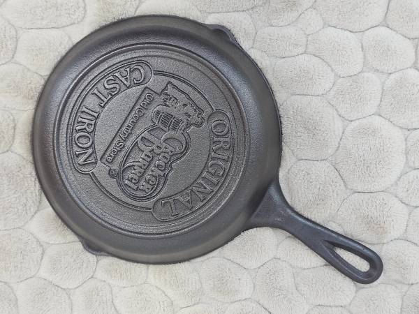 /// ORIGINAL CRACKER BARREL 8" CAST IRON SKILLET \\\ 1
