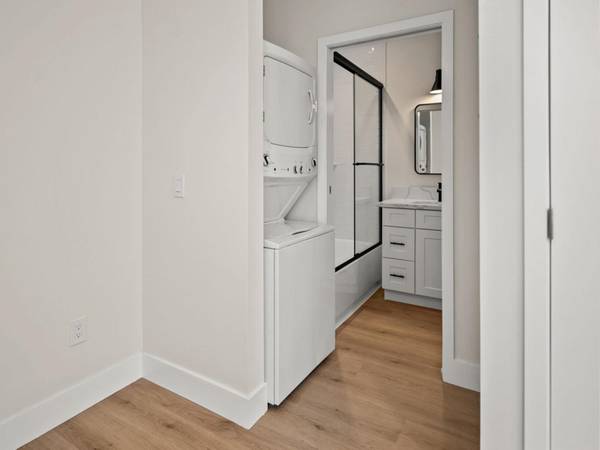 $2,695 / 2br - San Diego At Your Doorstep & Remodeled Interior! - Heart of SD 2 Bed (San Diego)63932990554243123