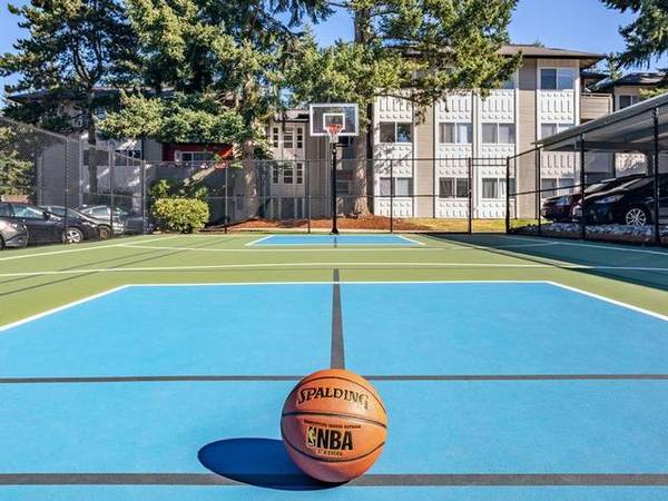 $2,284 / 2br - 1050ft2 - Planos de piso amplios de uno y dos dormitorios, estacionamiento en cochera disponible (Crossroads Bellevue)63862287802883123