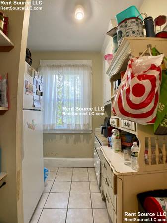 $3,300 / 3br - Spring Hill Spacious 3BR 1.5 Bath w/Parking, Free Laundry - 9/15 (Spring Hill/Davis Square)63856337372803122