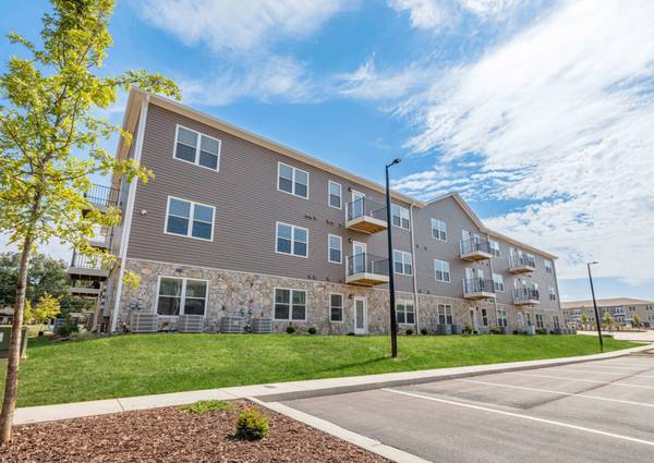 $1,415 / 2HAB – ¡Aplica GRATIS! – Preston Park Apartments, Burlington 1