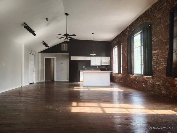 $1,345 / 1br - 1188ft2 - G2-LOFT--1bdrm-1bth--Free App--Free Water-1/2 mile Downtown (Greenville, SC)63661222329601120