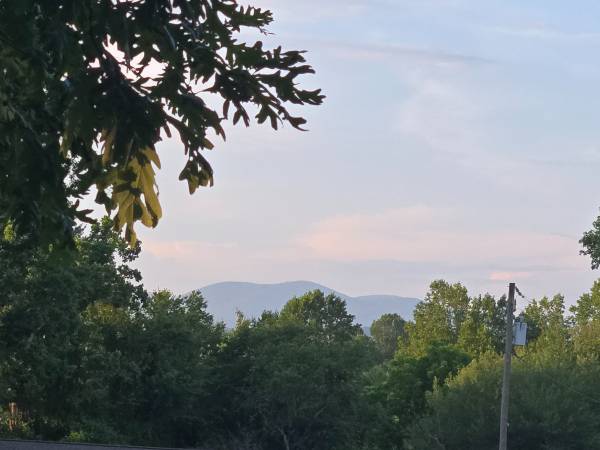 $279,900 / 2br - 1151ft2 - Charming Cottage in East Flat Rock (East Flat Rock)64029206317569123