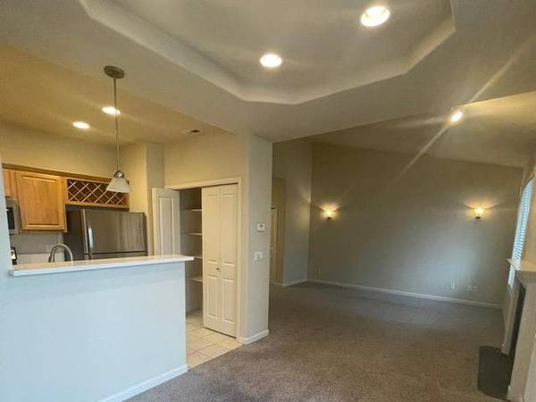 $1,880 / 2br - 1094ft2 - Billiard room with kitchenette, Tile floors in kitchen and powder room (Kennewick)63662874915201120