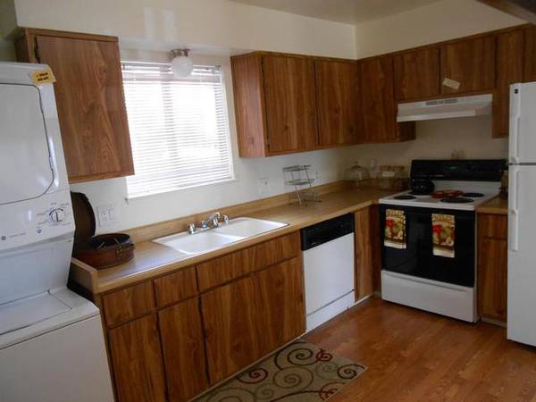 $1,450 / 2br - 850ft2 - Dog Park, Private Balconies/Patios, Freeway Access (1 Assigned parking in front of building)63682255229315123
