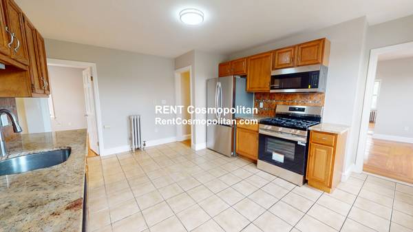 $2,800 / 3br - AMPLIO Y LUMINOSO Ático remodelado con lavandería en la unidad. Se aceptan perros.63828557365379124