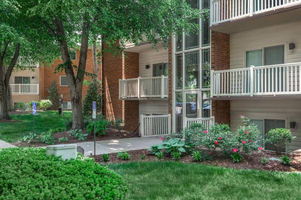 $2,198 / 2br - 1058ft2 - Ceiling Fans Included, Quartz Countertops, Central Air and Heating (9705 Clocktower Ln, Columbia, MD)63694891577217120