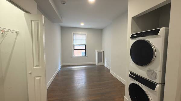 $2,700 Estudio actualizado en Back Bay $2,700 DISPONIBLE AHORA (Back Bay)64141617336833122