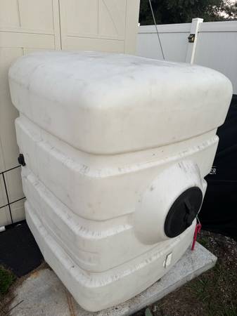 200 gallons water tank 1