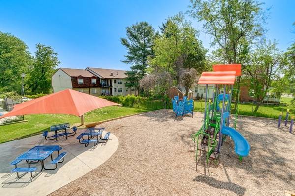 $1,800 / 2br - 2 habitaciones, edificios con acceso controlado por llave, planos de piso amplios (6810 Lantern Hill Dr, Lochearn, MD)63694591103361124