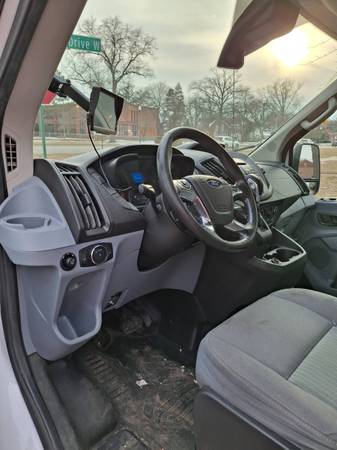2017 Ford Transit 250 - Photo 7