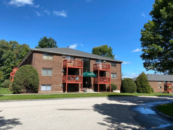$1,859 / 2br - 950ft2 - Charming 2-Bedroom – Pets OK, Parking Included, Laundry On-Site! (90 Powers Street Milford)63931788146819121