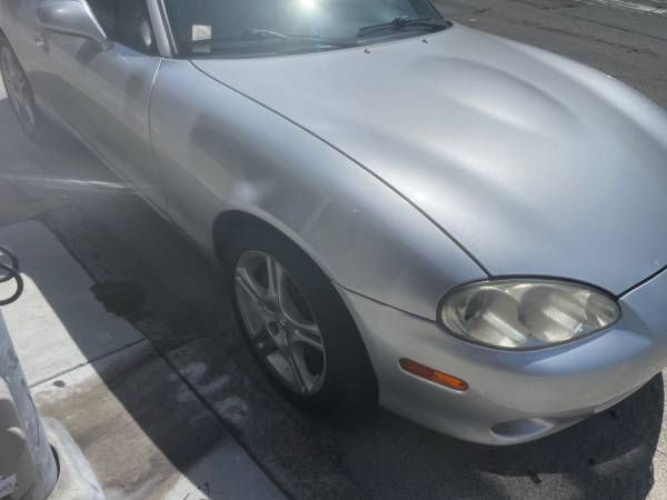 2005 Mazda Miata automático, 168.000 millas, funciona bien - $3.750 (SOMA / south beach)63442368434945122