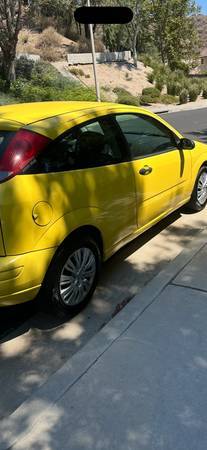 2011 Ford Focus - $2,40063470048036227121