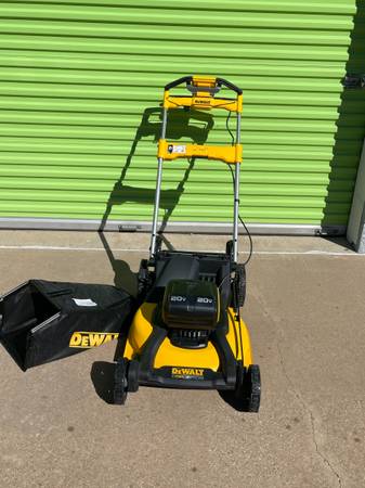 Dewalt 20V Dual Blade 21" Mower 1