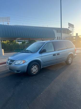 ¡2005 Dodge Grand Caravan Especial! - $2,100 (Sacramento)63619265292803122