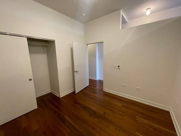 $2,023 / 1br - 1 Bedroom w/ Exposed Brick, Quartz Countertops, Gym & Pool! (West Loop)63959877631491124