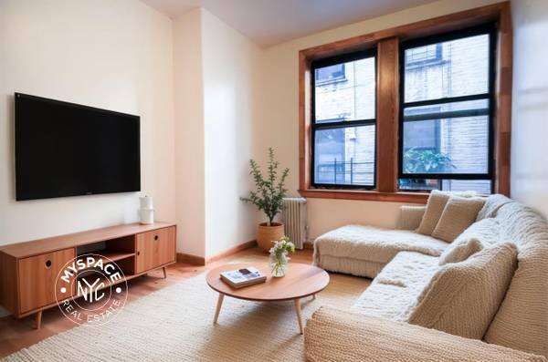 $3,500 / 2br - ¡Hermoso y MUY ILUMINADO! Ventanas en CADA HABITACIÓN! Ubicación PRINCIPAL de Williamsburg! (williamsburg)63788505461121121