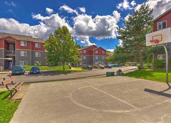 $2,020 / 2br - Área de comedor en barra, vida sin mantenimiento, sala comunitaria (8510 212th St NE, Arlington, WA)63688296285953123