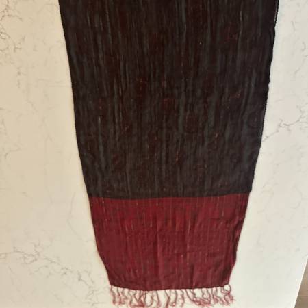 Elegant Black and Burgundy Scarf w/Gold Threading 1