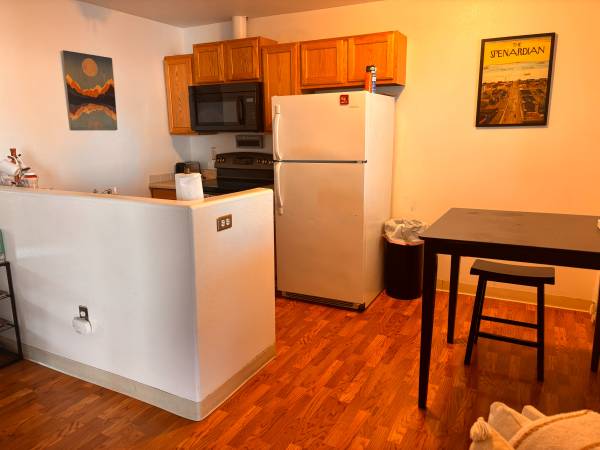 $1,500 / 2br - 900ft2 - Heat Paid! 2 Bed Apartment Close to Downtown Anchorage! (1435 W 25th Ave #7)64014173397122121