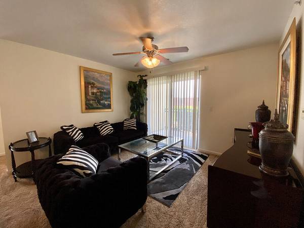 $915 / 2br - 987ft2 - Fall is almost here, Find your new home with us! (Junction City)63978413955586121