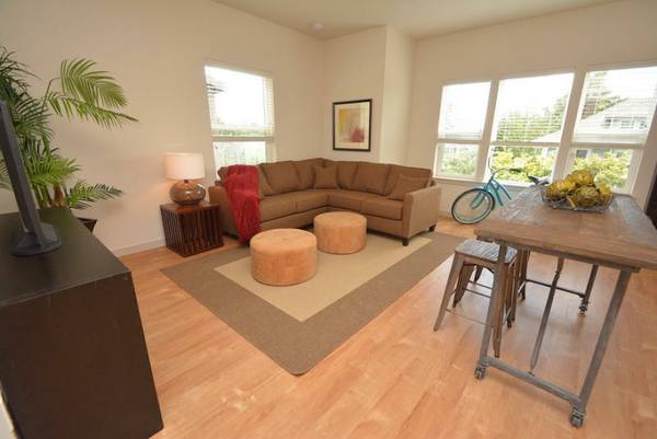 $1,895 / 2br - Amazing 2 Bed Available at Daveneaux! Call or Text Now! (NE Portland, NE Couch, Laurelhurst, Buckman)63914854216194124