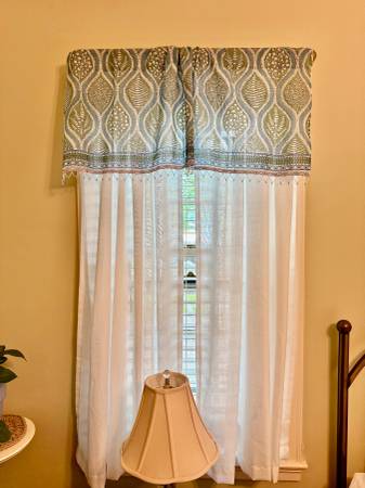 Free Curtains 1