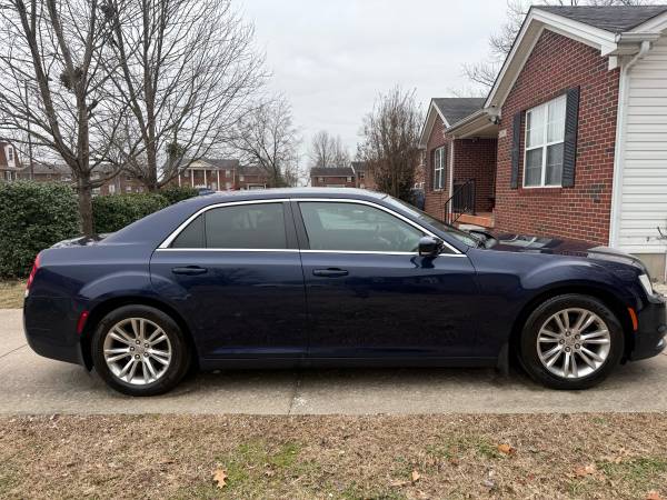 Chrysler 300 Limited 2016 - $10,000 (Louisville)63621792119041124