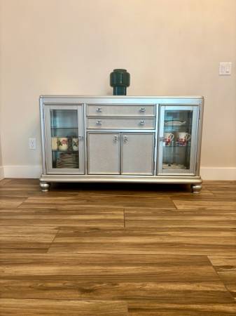 Sparkling Serving table 1