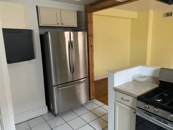 $1,950 / 3br - 1600ft2 - Very Nice and Large 3 bedroom plus den apartment- Hyde Park/Grand Blvd (Hyde park/Grand Blvd/ Bronzeville area)63781373693697122
