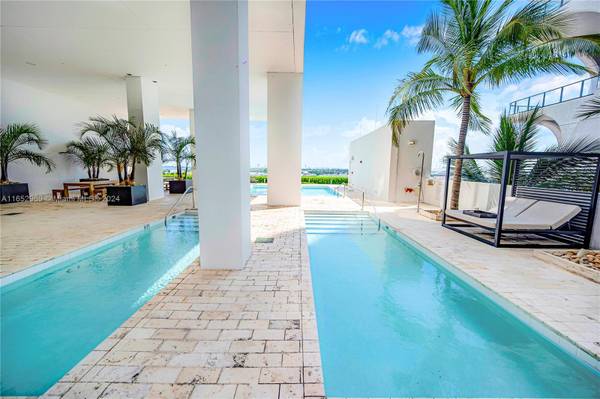 $715,000 / 2br - 1123ft2 - Ten Museum Park Downtown Miami 2 Bedroom 2.5 Bath (Downtown Miami)63825137288963122