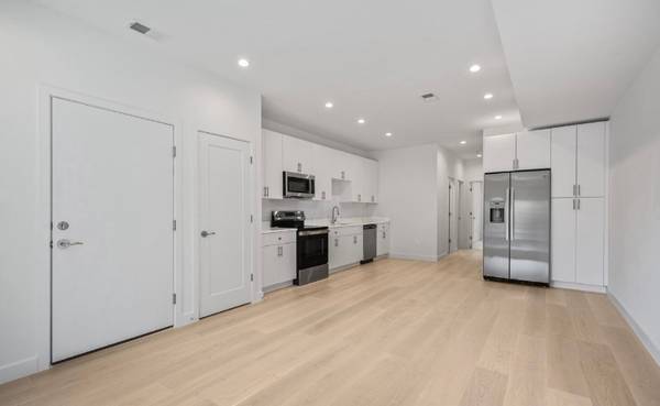 $2500.00 / 2br - 920ft2 - Luxury 2BR/1BA Apartment – Deadwood NE Washington, DC64040193387651120