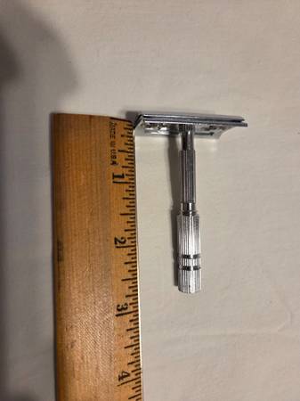 Razor - Compact Travel Safety Razor  -  NEW 1