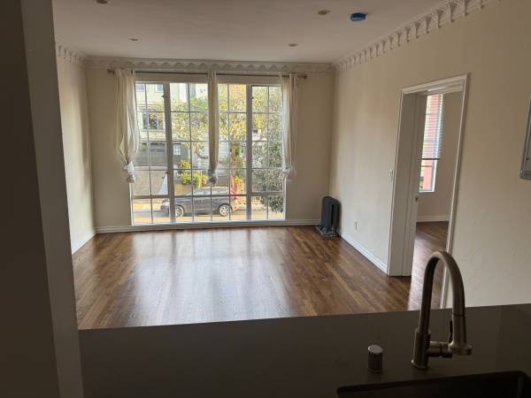 $5,200 / 2br - 1188ft2 - Large two bedroom with floor to ceiling window (cole valley / ashbury hts)63847330262147120