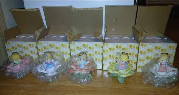 5 precious Moments rose figurines 1