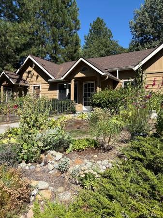 $1,800 / 2br - 900ft2 - Apartment for rent (Mt. Shasta)63678184735747120
