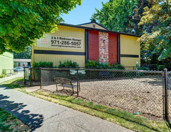 $1,495 / 2br - 1 MONTH HALF OFF! + Energy Efficient Appliances (Halsey & I-84)64039222173825123
